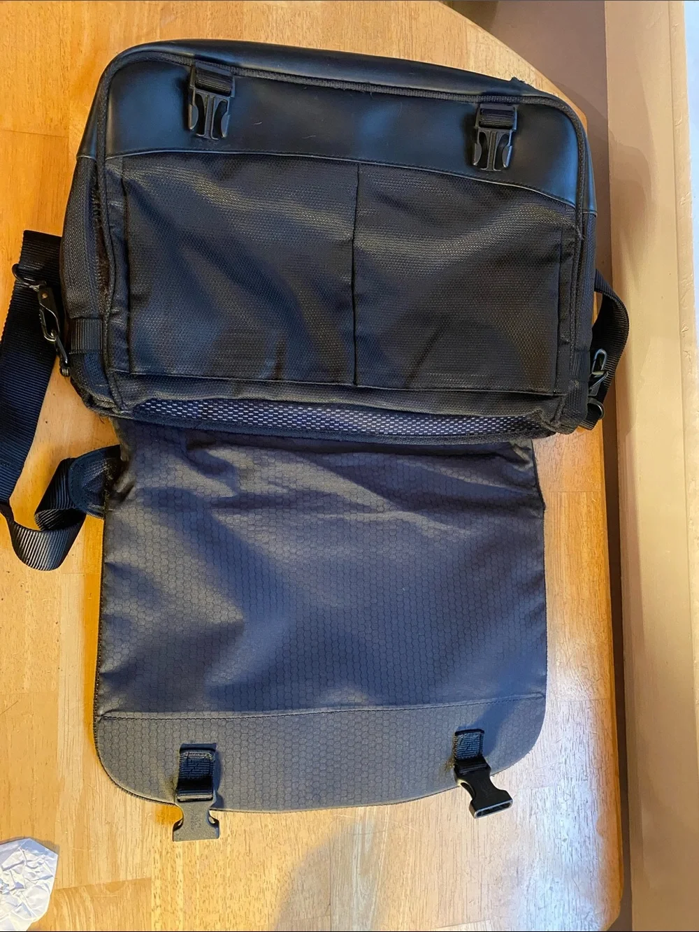 TUMI T2 Black Ballistic Nylon Carry On MESSENGER Bag Shoulder Laptop Tote 508C